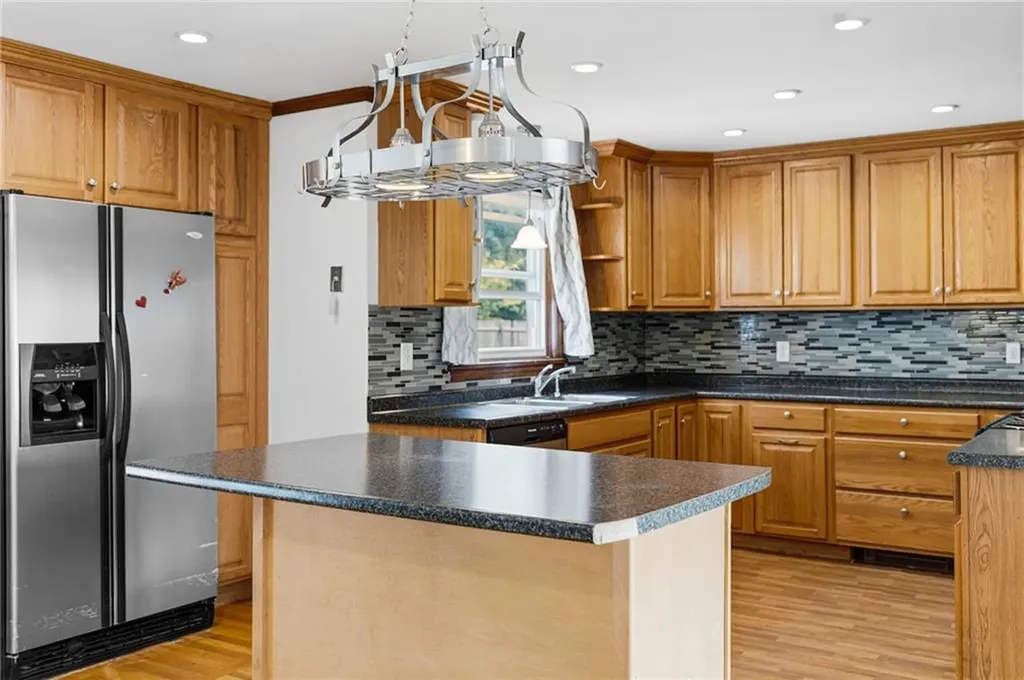 36 Holly Lane Tiverton RI 02878