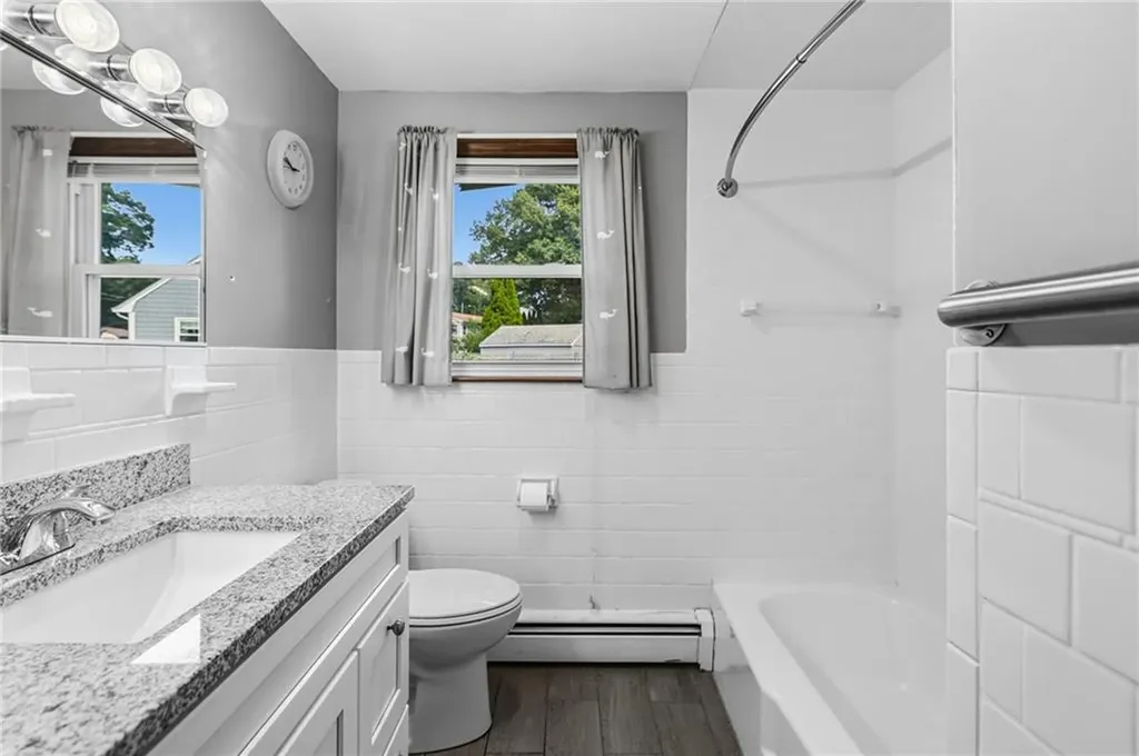36 Holly Lane Tiverton RI 02878