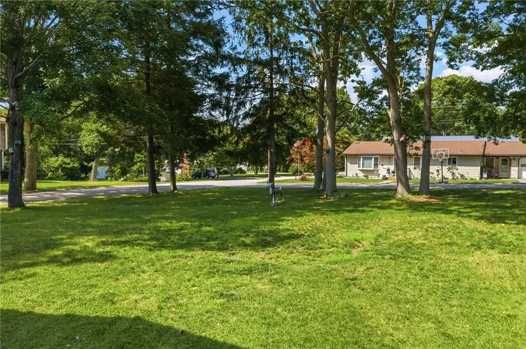 36 Holly Lane Tiverton RI 02878