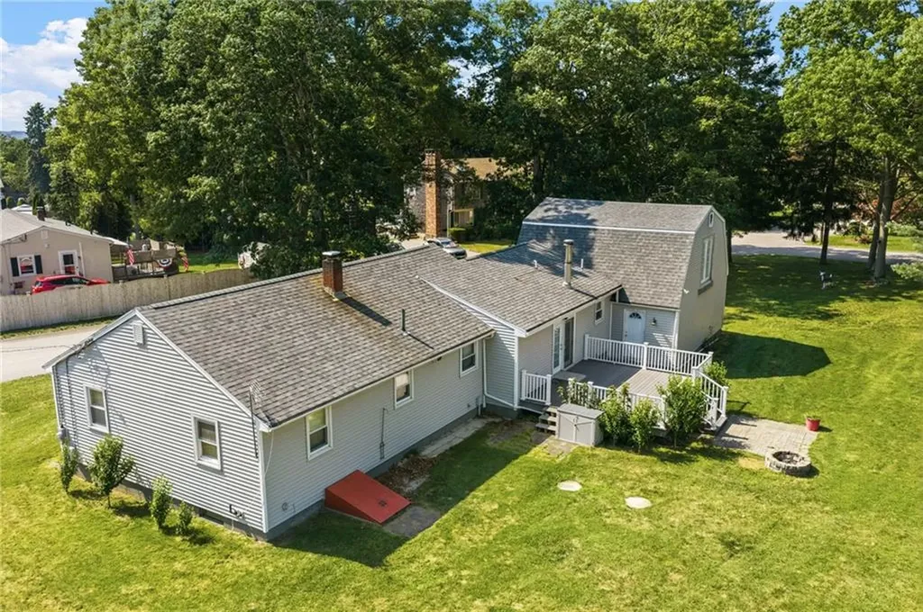 36 Holly Lane Tiverton RI 02878