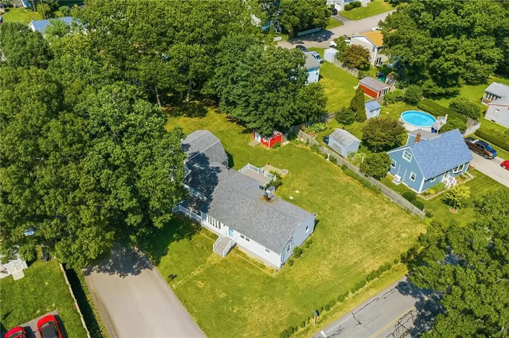36 Holly Lane Tiverton RI 02878