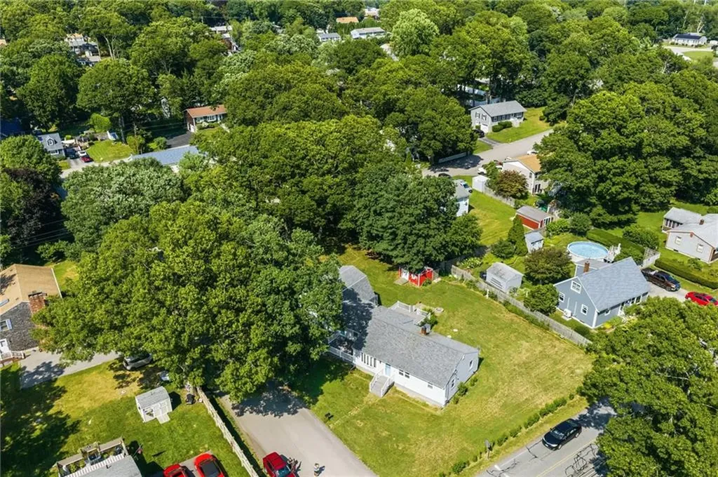 36 Holly Lane Tiverton RI 02878