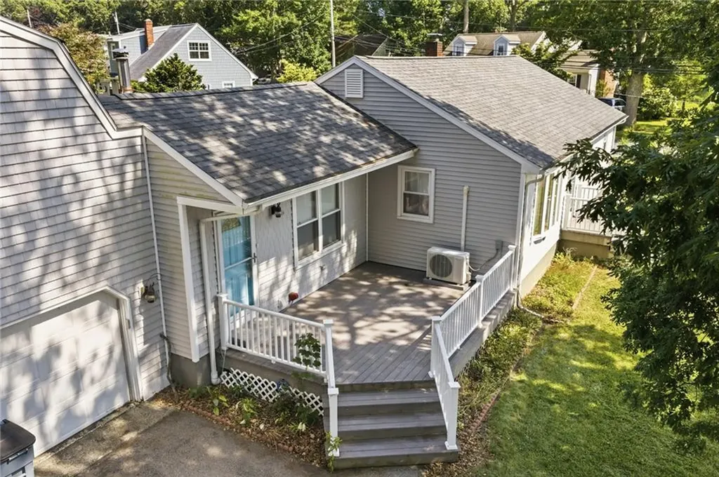 36 Holly Lane Tiverton RI 02878