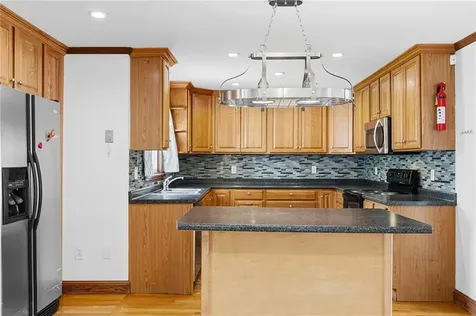 36 Holly Lane Tiverton RI 02878