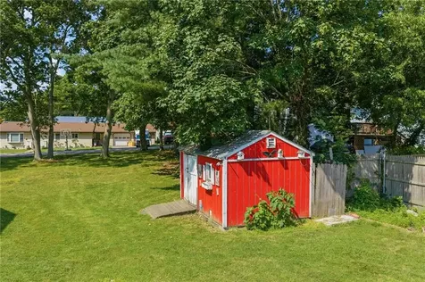 36 Holly Lane Tiverton RI 02878