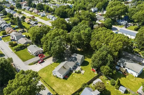 36 Holly Lane Tiverton RI 02878