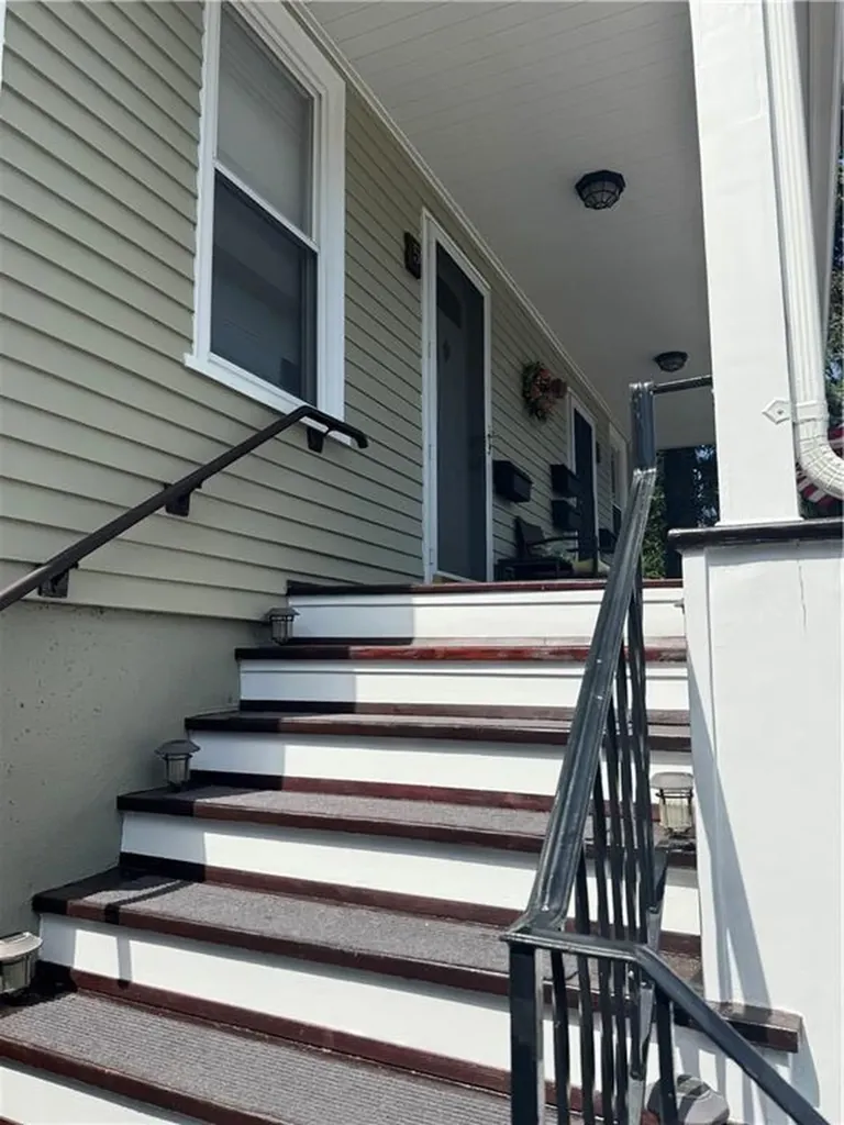 7 Whitwell Avenue Newport RI 02840