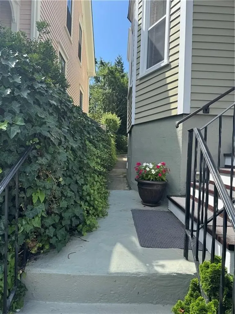 7 Whitwell Avenue Newport RI 02840