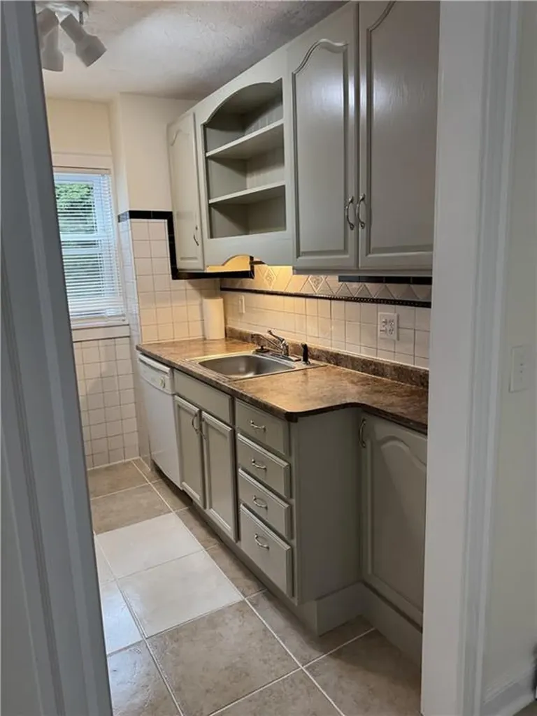 7 Whitwell Avenue Newport RI 02840