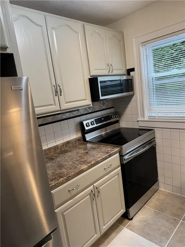 7 Whitwell Avenue Newport RI 02840
