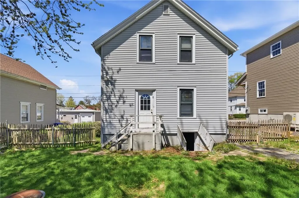 25 Hoppin Avenue East Providence RI 02915