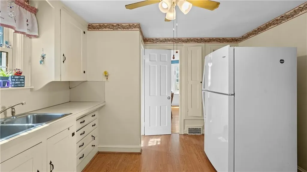 33 Linden Avenue East Providence RI 02916
