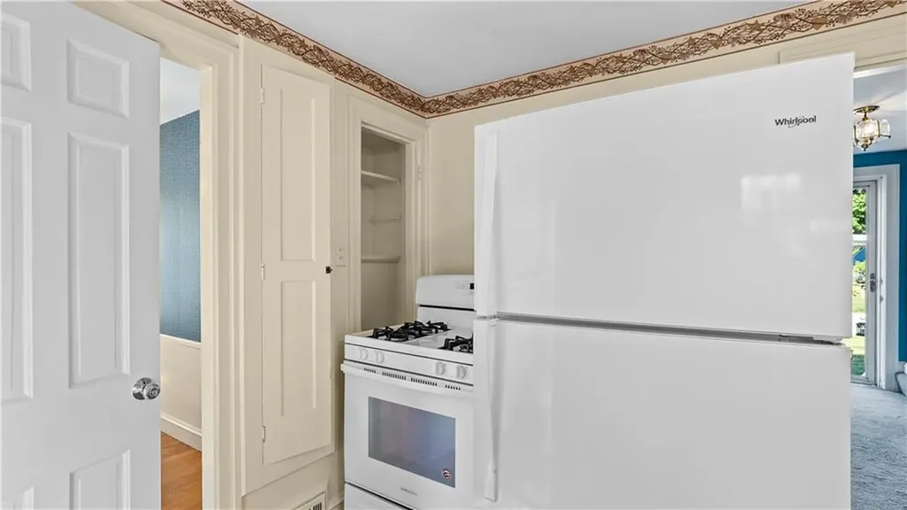 33 Linden Avenue East Providence RI 02916