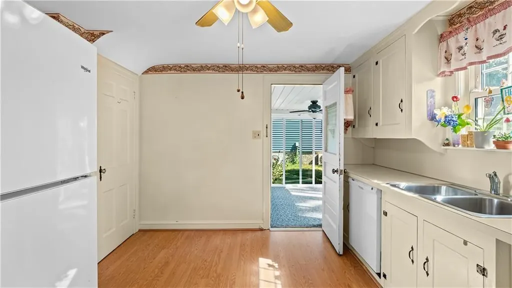33 Linden Avenue East Providence RI 02916
