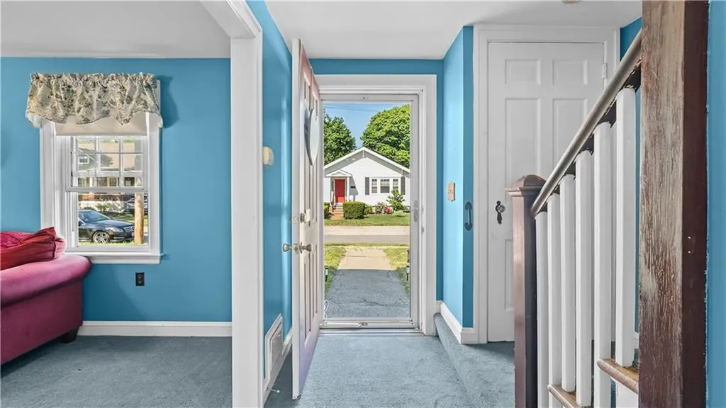 33 Linden Avenue East Providence RI 02916