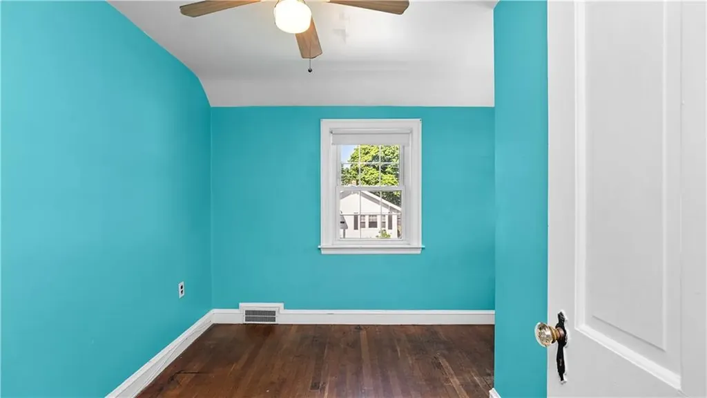 33 Linden Avenue East Providence RI 02916