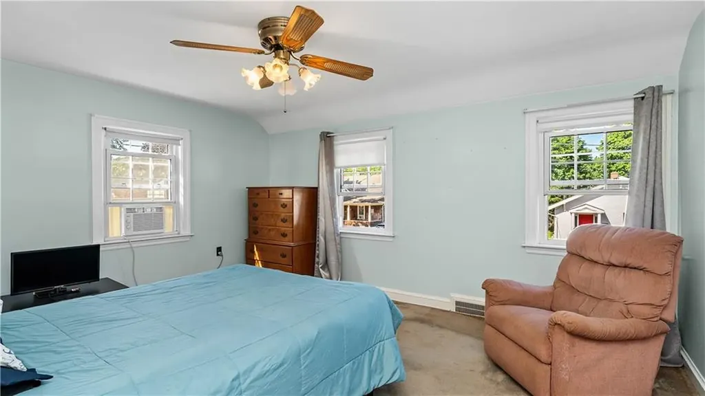 33 Linden Avenue East Providence RI 02916