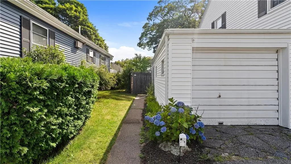 33 Linden Avenue East Providence RI 02916