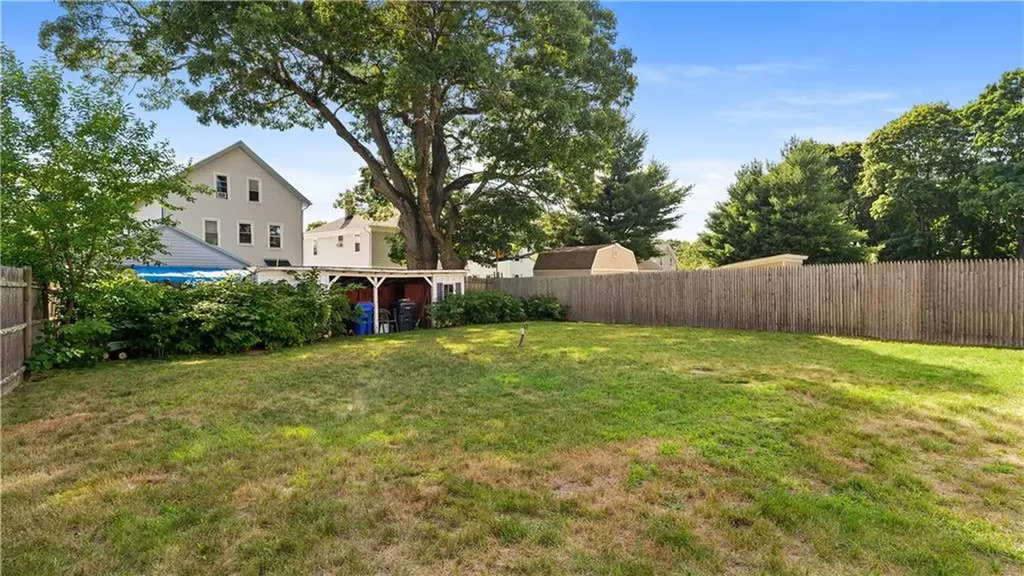 33 Linden Avenue East Providence RI 02916