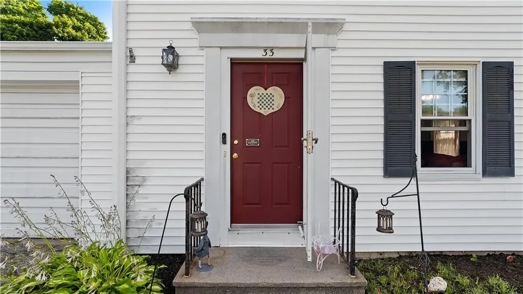 33 Linden Avenue East Providence RI 02916