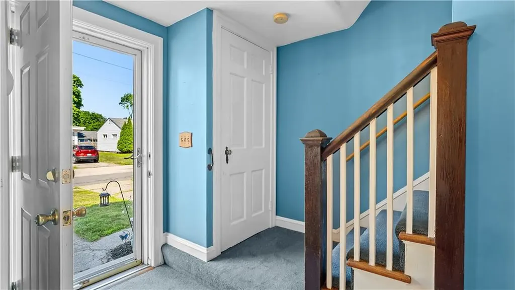 33 Linden Avenue East Providence RI 02916