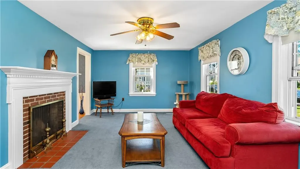 33 Linden Avenue East Providence RI 02916
