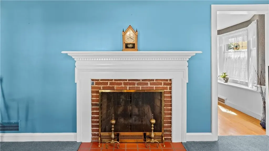 33 Linden Avenue East Providence RI 02916