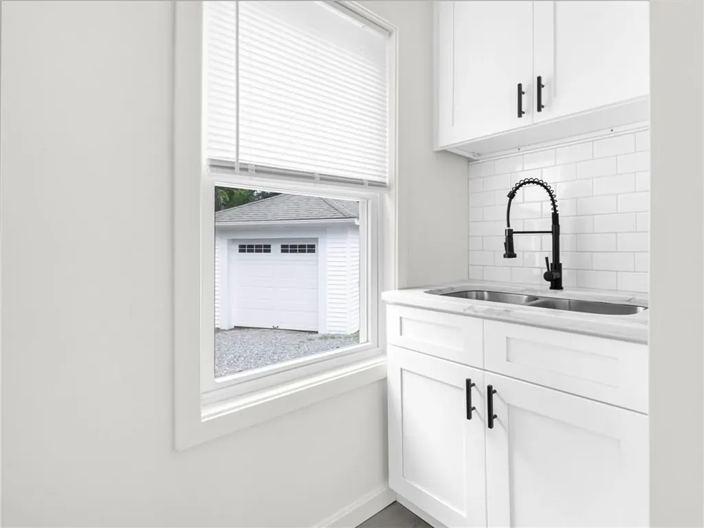 990 Pawtucket Avenue East Providence RI 02916