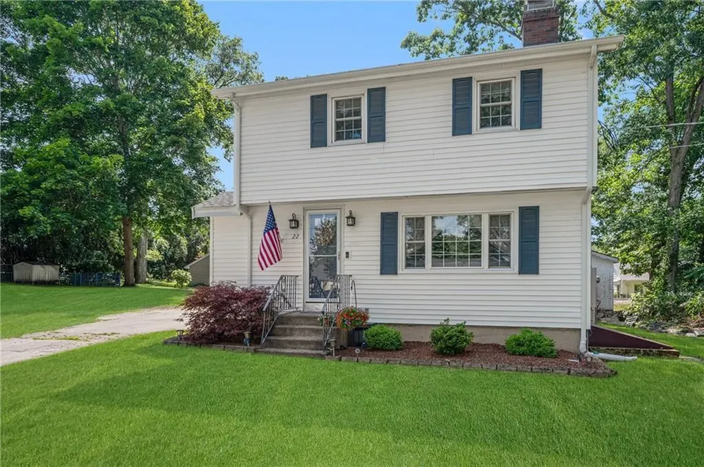 22 Clyde Street Blackstone MA 01504