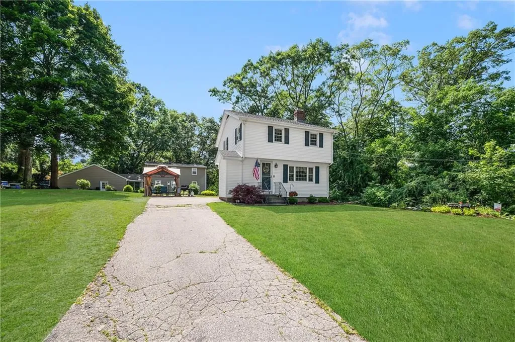 22 Clyde Street Blackstone MA 01504