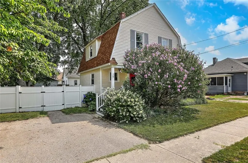 15 Wollaston Street Cranston RI 02910