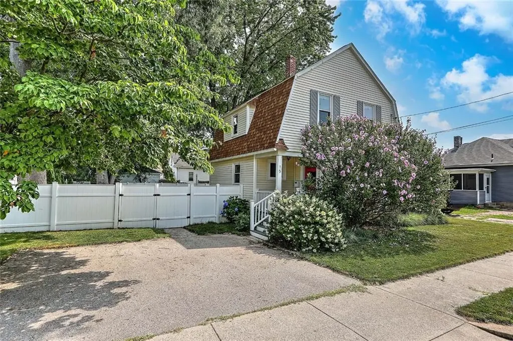 15 Wollaston Street Cranston RI 02910