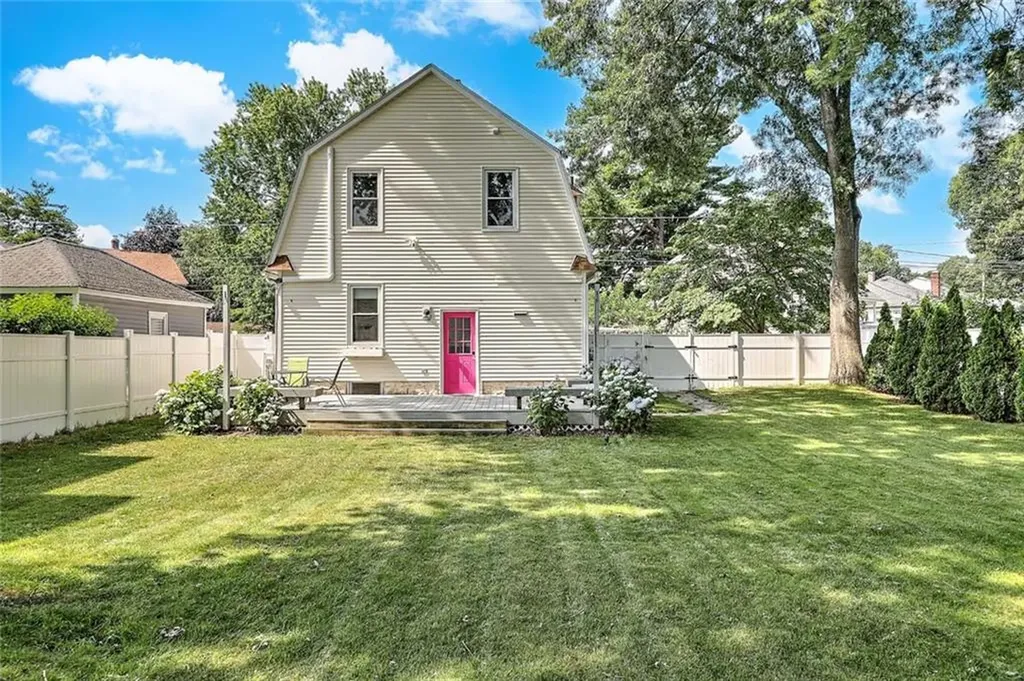 15 Wollaston Street Cranston RI 02910