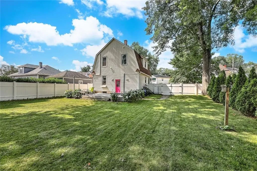15 Wollaston Street Cranston RI 02910