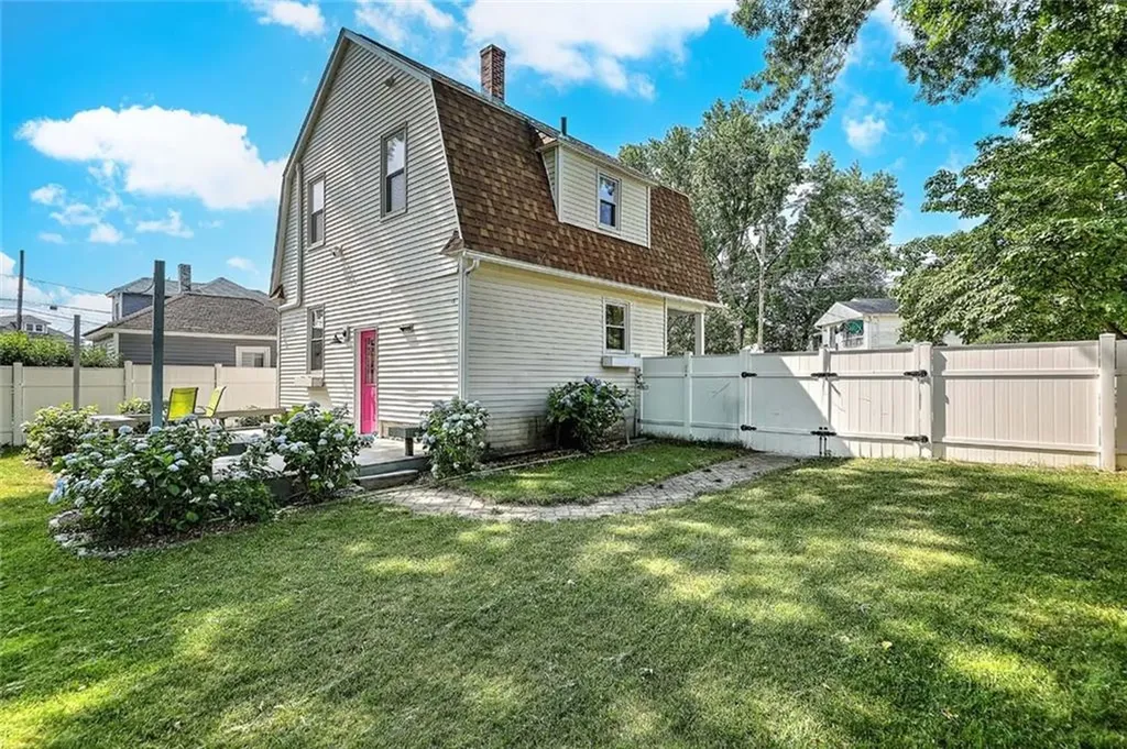 15 Wollaston Street Cranston RI 02910