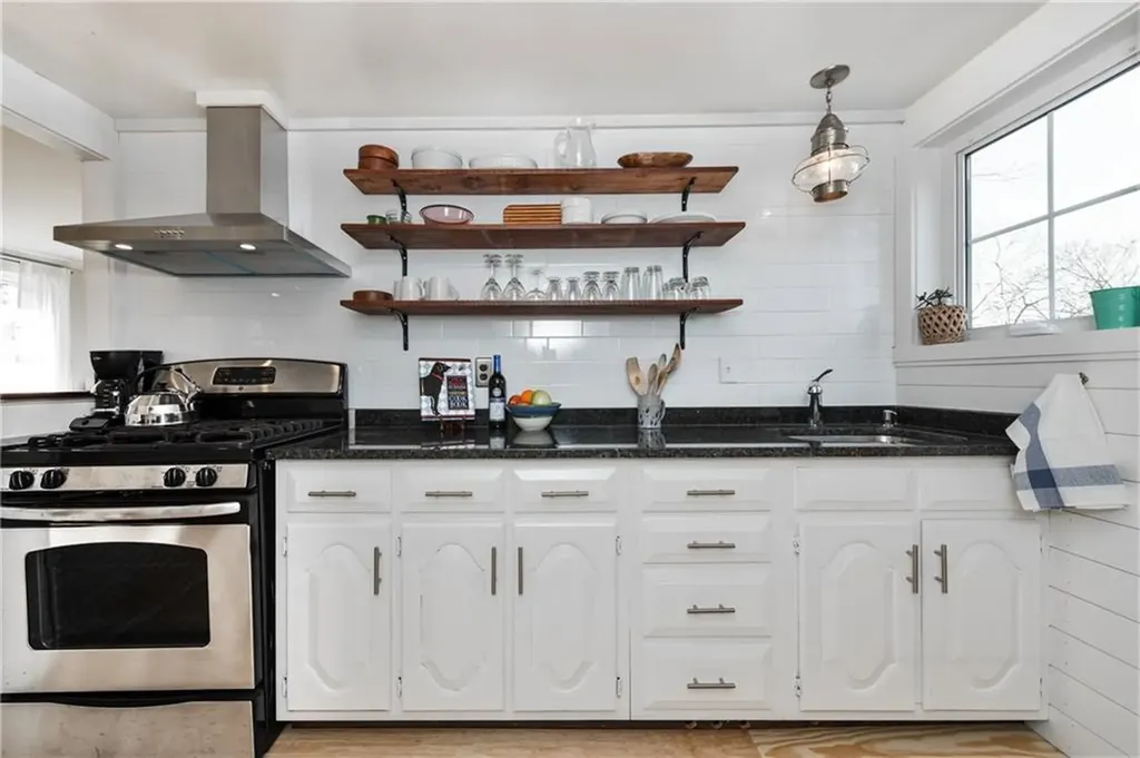 14 Winsor Avenue North Kingstown RI 02852
