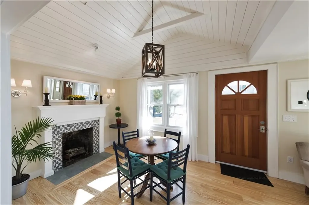14 Winsor Avenue North Kingstown RI 02852