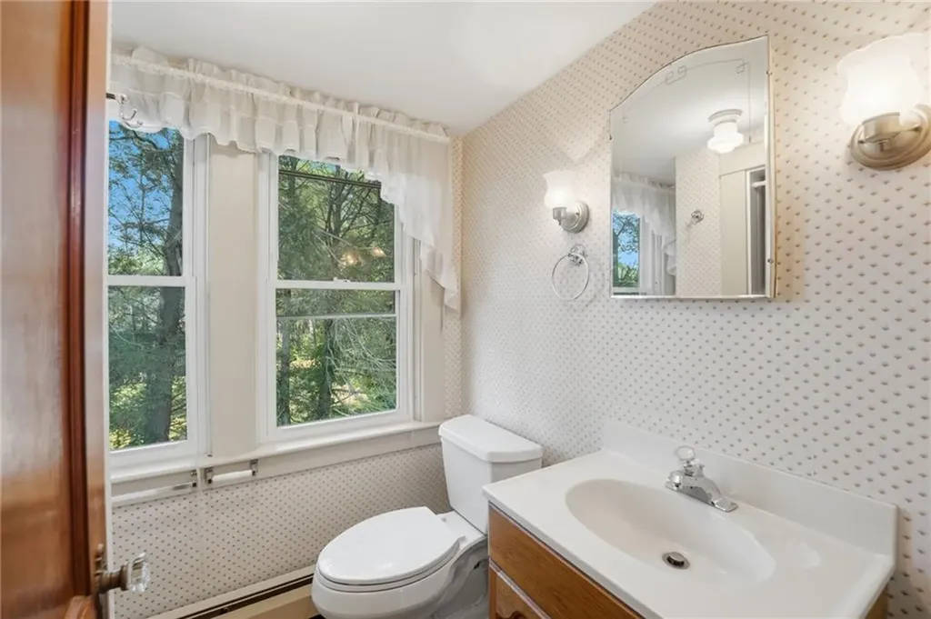 125 Arcadia Road Hopkinton RI 02832