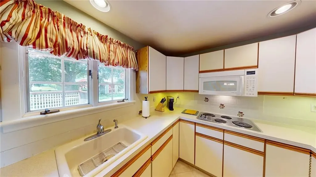 5 South Drive Middletown RI 02842