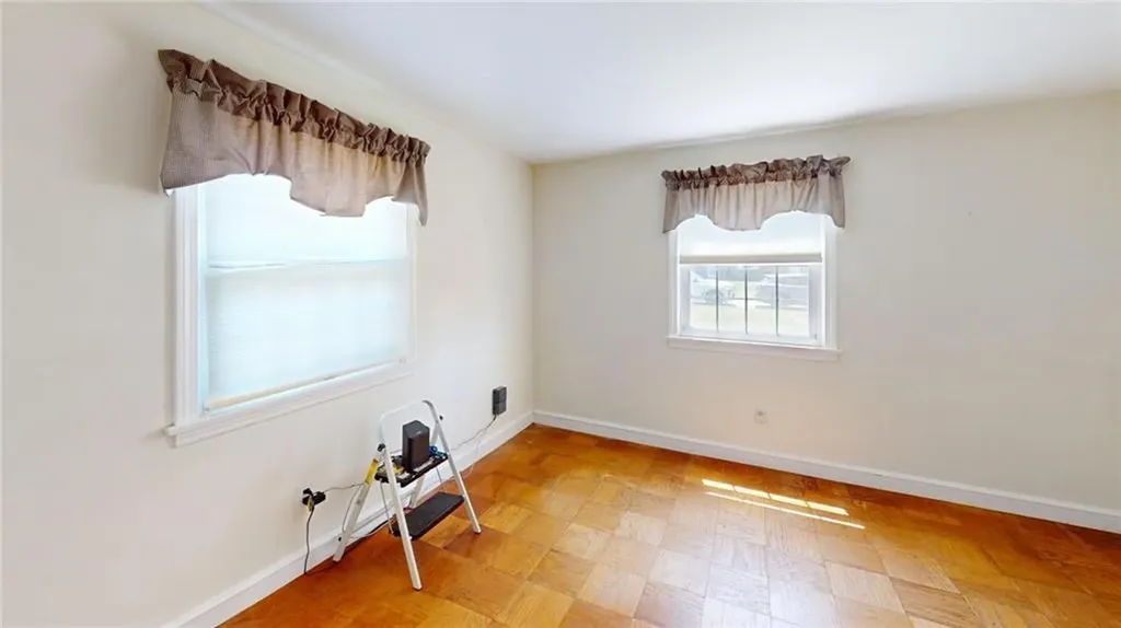5 South Drive Middletown RI 02842