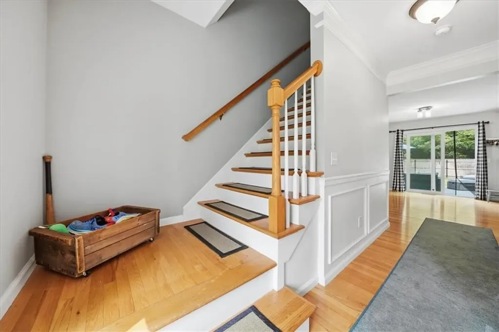 26 Davis Circle Warwick RI 02886