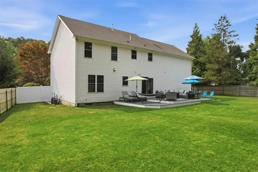 26 Davis Circle Warwick RI 02886