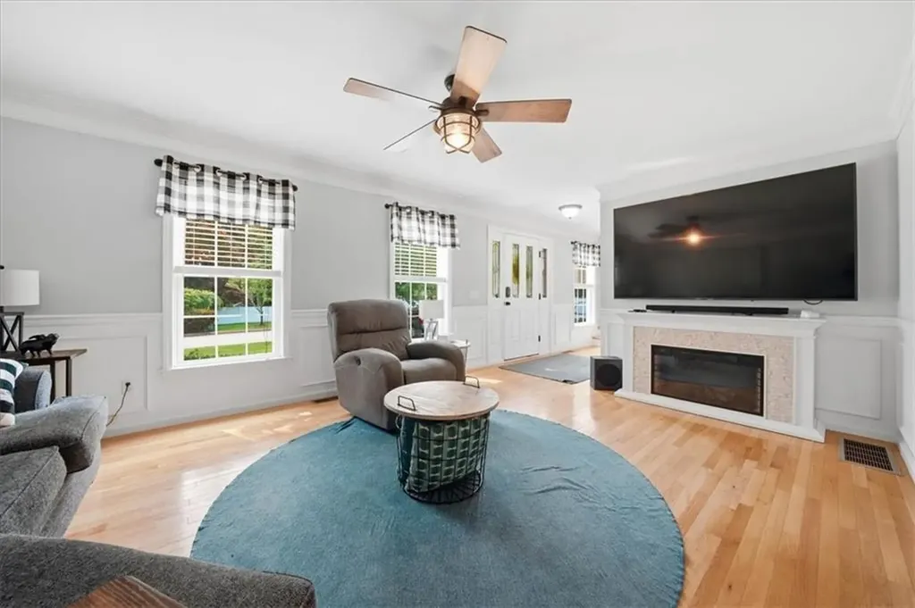 26 Davis Circle Warwick RI 02886
