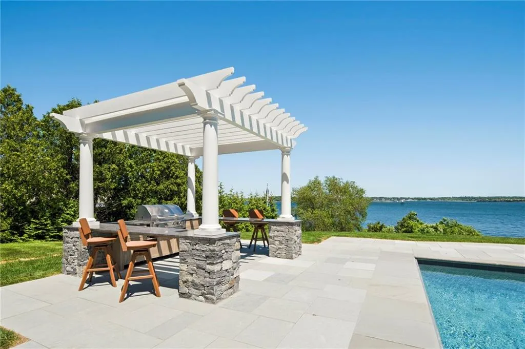 19 Searidge Drive Narragansett RI 02874