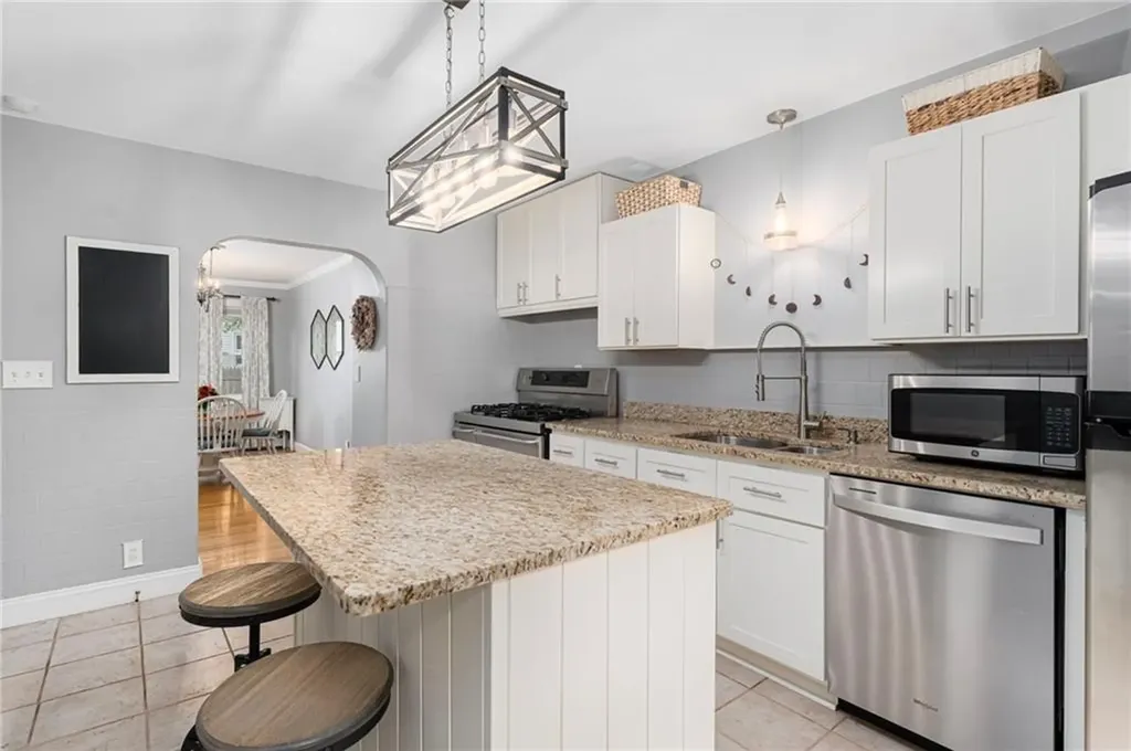 31 Todd Street Warwick RI 02888