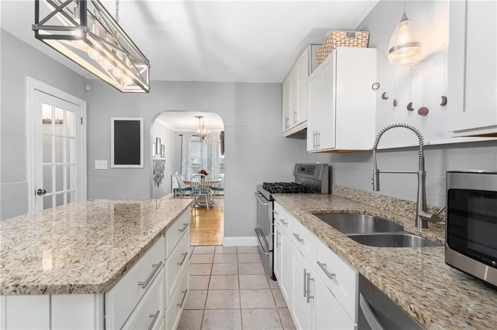 31 Todd Street Warwick RI 02888