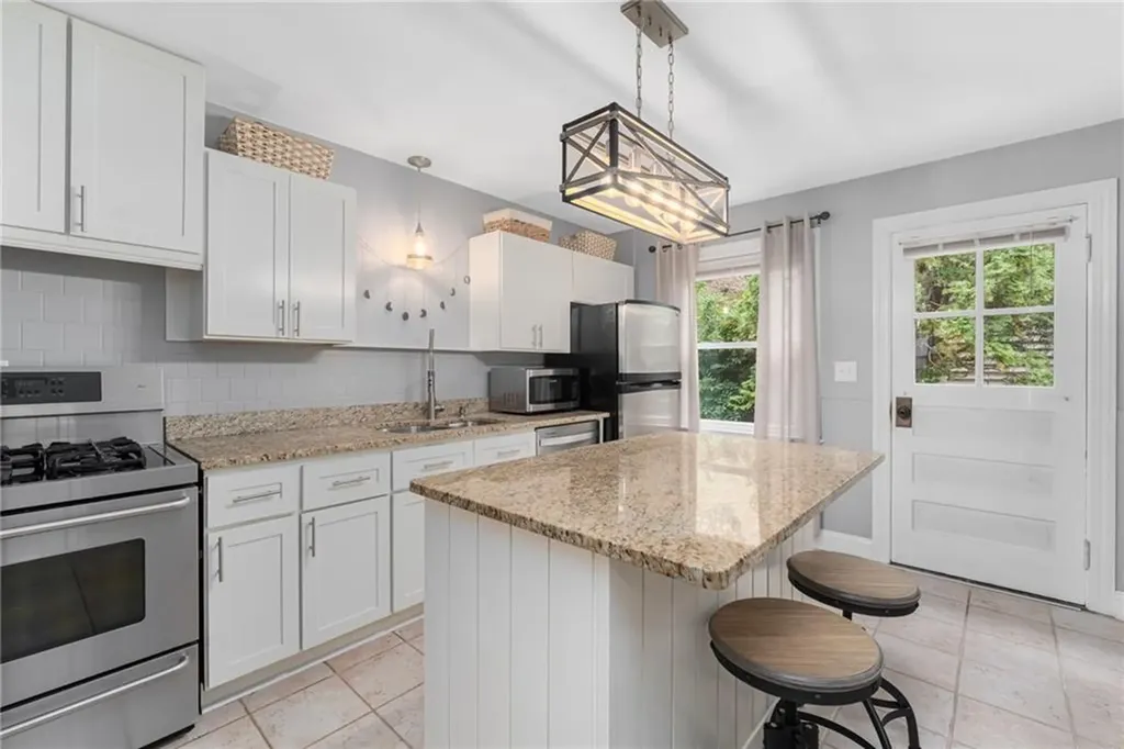 31 Todd Street Warwick RI 02888