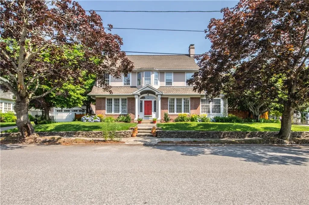 33 Sefton Drive Cranston RI 02905