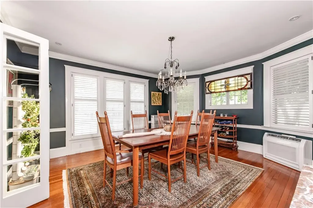 33 Sefton Drive Cranston RI 02905