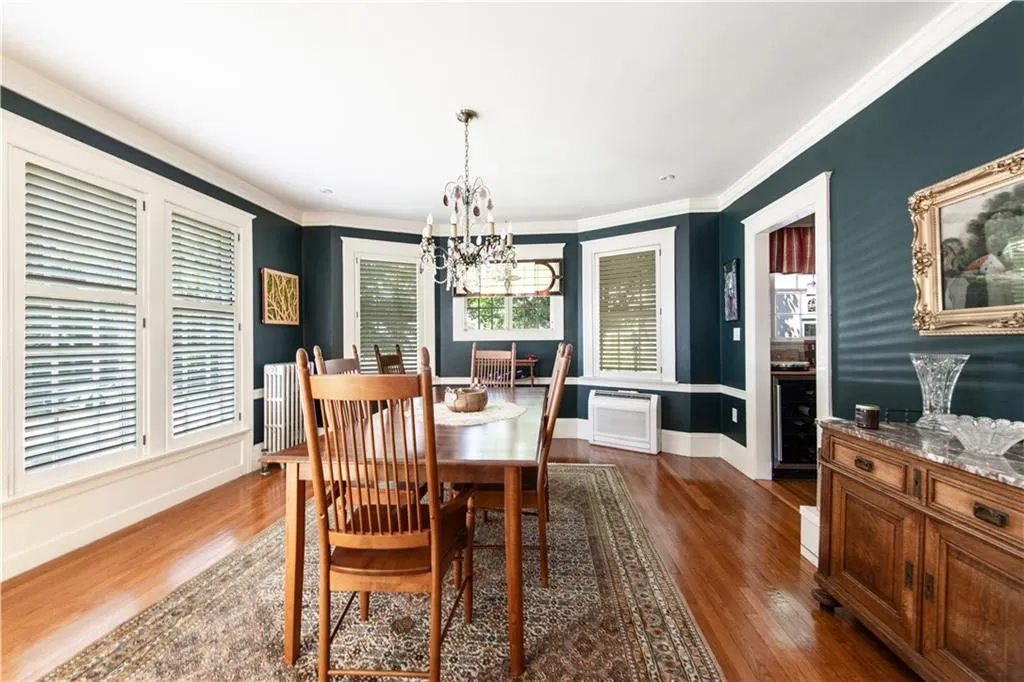 33 Sefton Drive Cranston RI 02905